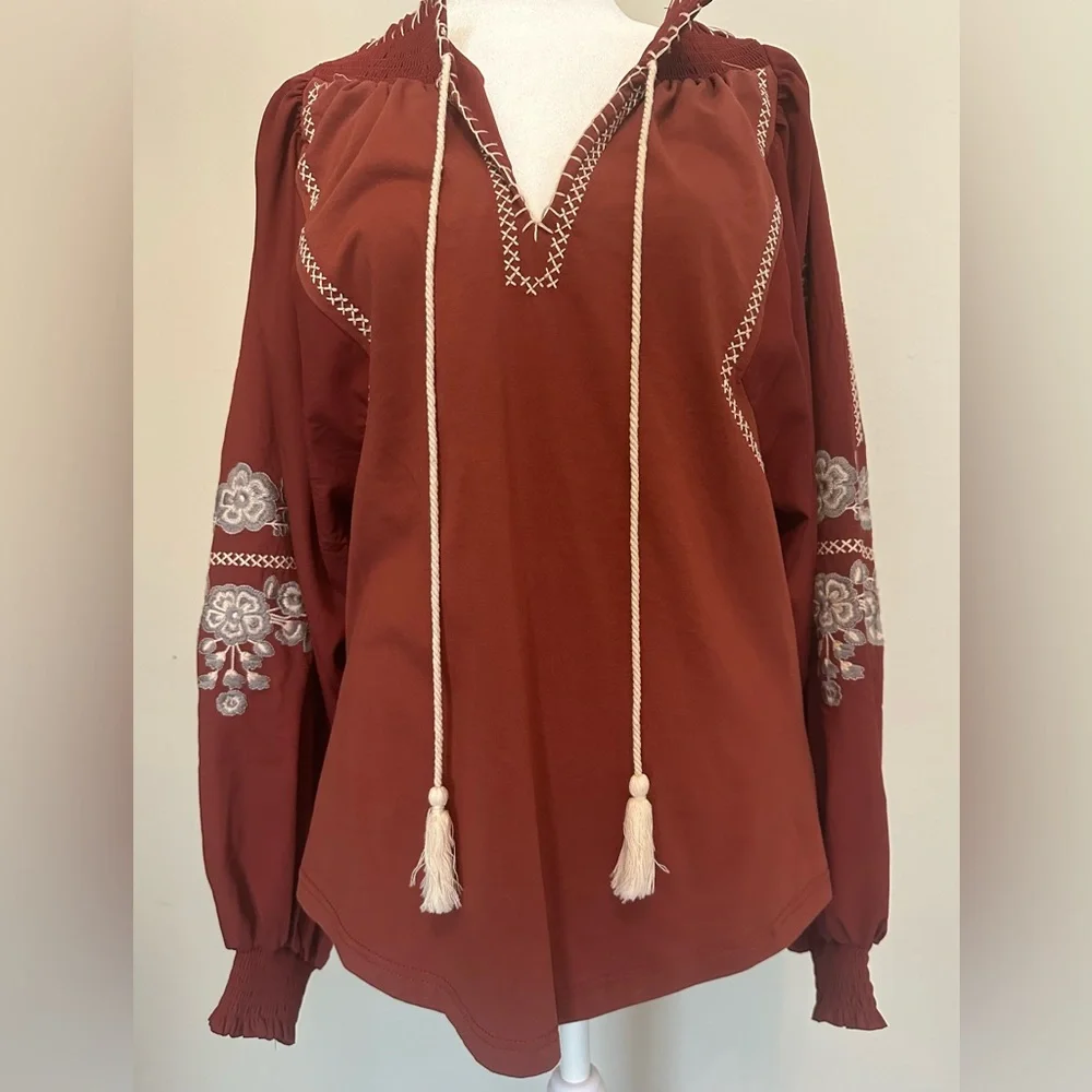 Gimmicks by BKE Floral Embroidered Blouse - Picture 5 of 6